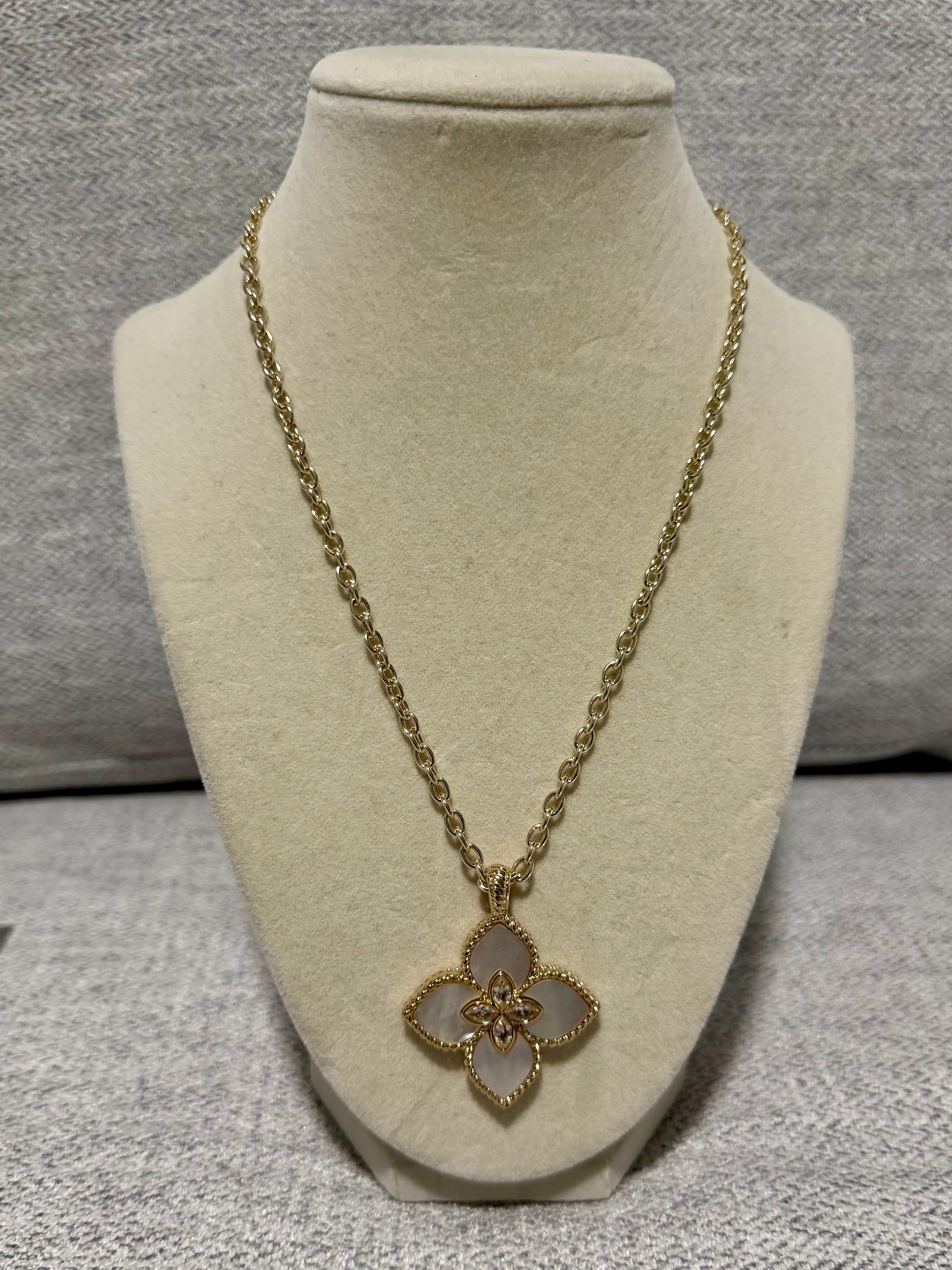 Mother of Pearl Flower Pendant Rope Chain Necklace
