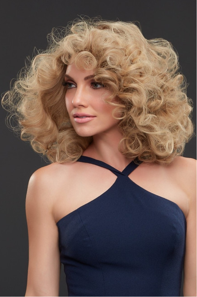 Sienna wig - wavy blonde side view