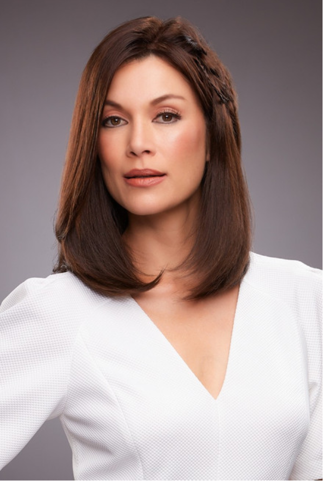 Gwyneth wig - brunette straight style front smiling
