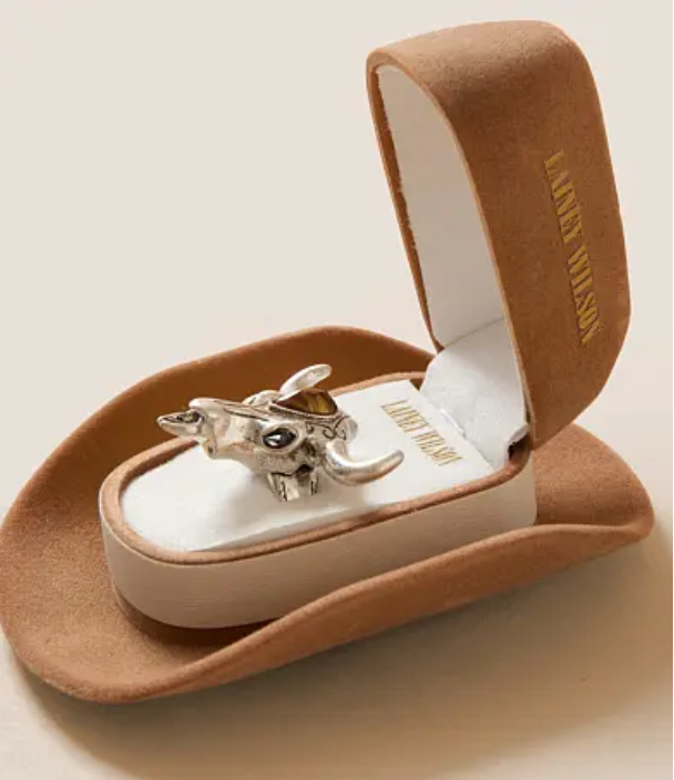 Lainey Wilson Bull Head Stretch Ring
