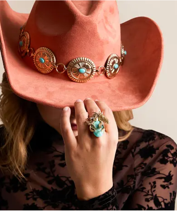Lainey Wilson Pavé Horse Stretch Ring