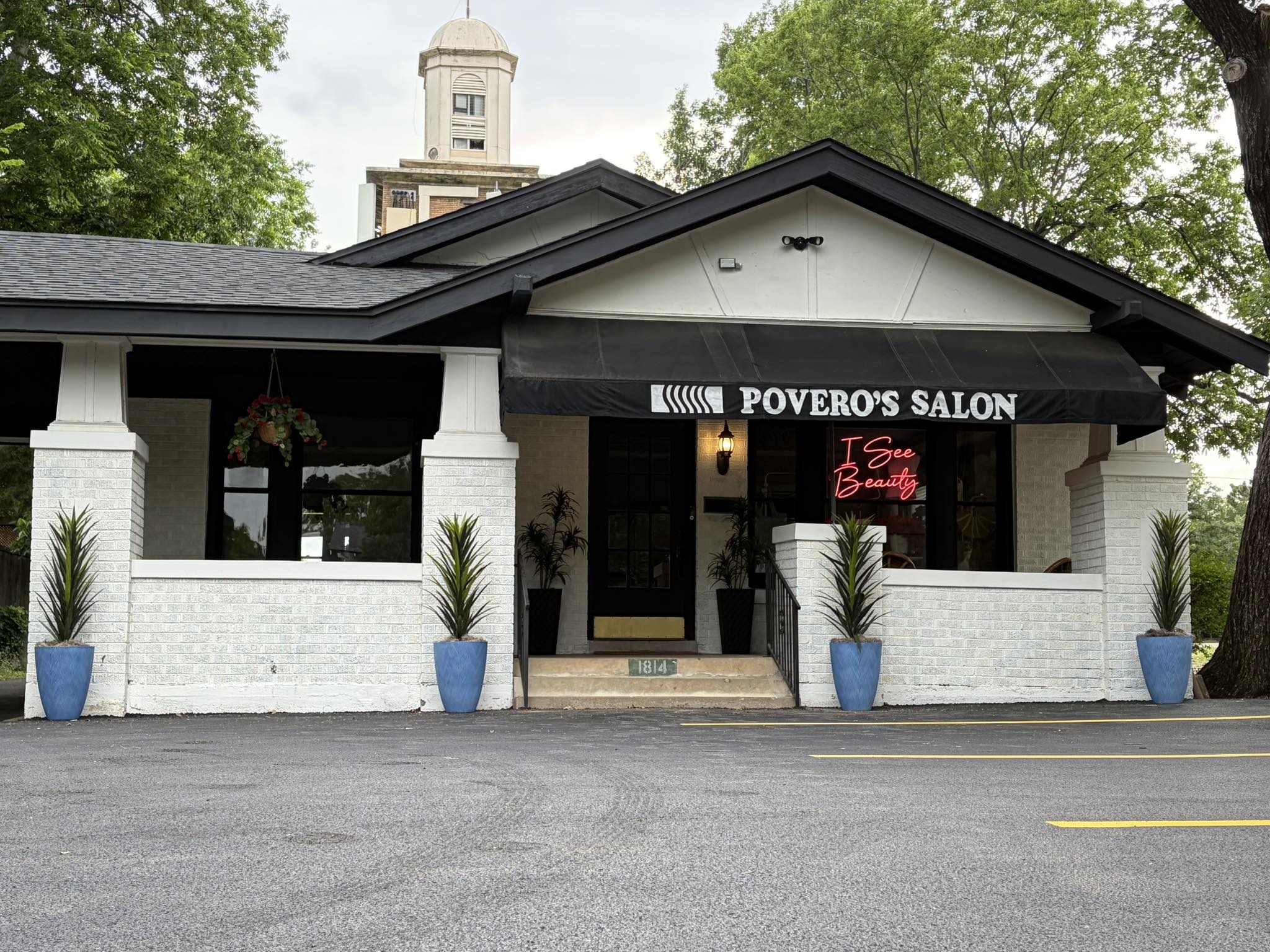 Exterior of Povero's Salon, Wig Studio, and Boutique at 1814 Ashland Ave on Camp Bowie in Fort Worth.