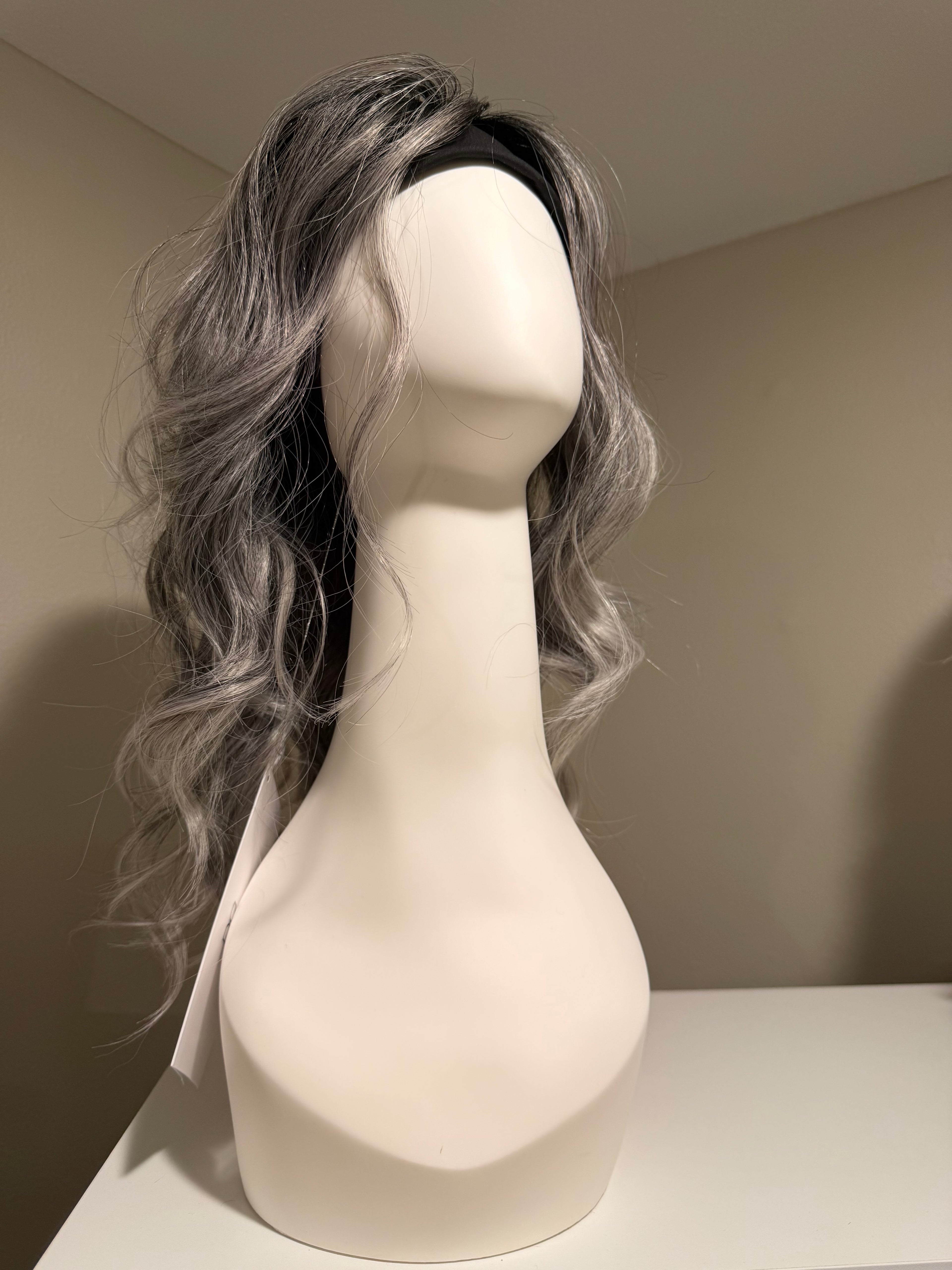 18" Wavy Waves Headband Wig•Powdered Licorice•Kim Kimble